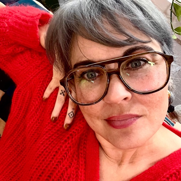 Meet your Posher, Mychaelyn - Picture 2 of 3